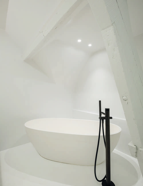Badkamer wit rust zen gietvloer 2