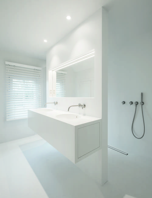 Badkamer wit rust zen gietvloer 4
