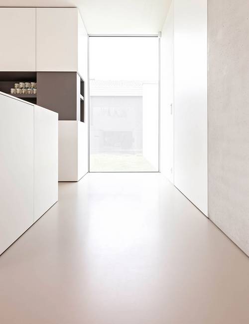 Cast floormellow liquidfloors Hautekeete bathroom