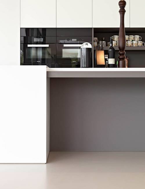 Cast floormellow liquidfloors Hautekeete bathroom