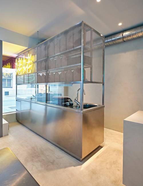 liatou podlahou Socrete 7