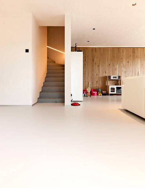 Liquidfloors Mellow pu gietvloer woonkamer privéwoning Oostkamp