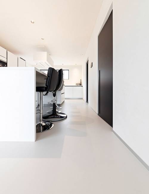 Liquidfloors Mellow pu gietvloer keuken privéwoning Oostkamp