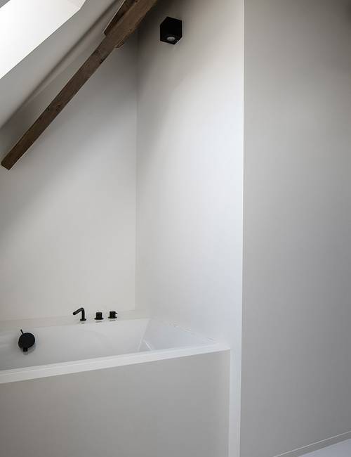 Liquidfloors Mellow pu gietvloer badkamer architectenwoning Ieper