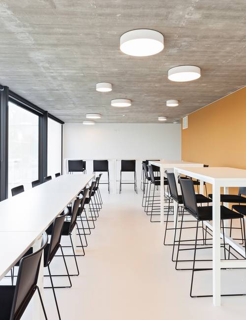 Boekhoudkantoor gietvloer kleuren geel zwart 3