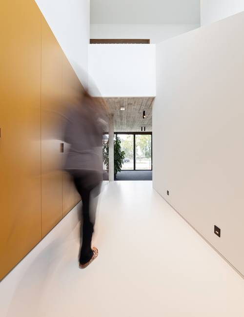 Boekhoudkantoor gietvloer kleuren geel zwart 6