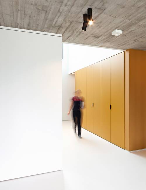 Boekhoudkantoor gietvloer kleuren geel zwart 7