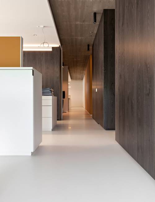 Boekhoudkantoor gietvloer kleuren geel zwart 8