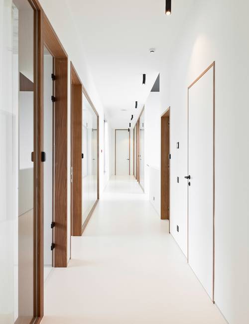 Boekhoudkantoor gietvloer kleuren geel zwart wit