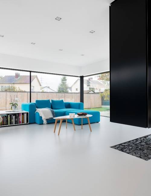 Liquidfloors Mellow pu gietvloer in living architectenwoning Oudenaarde