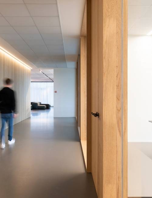 Liquidfloors Mellow pu gietvloer in kantoorgebouw Kortrijk