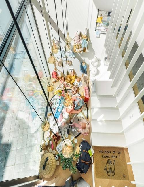 Liquidfloors Mellow pu gietvloer trap in winkelruimte Oostende