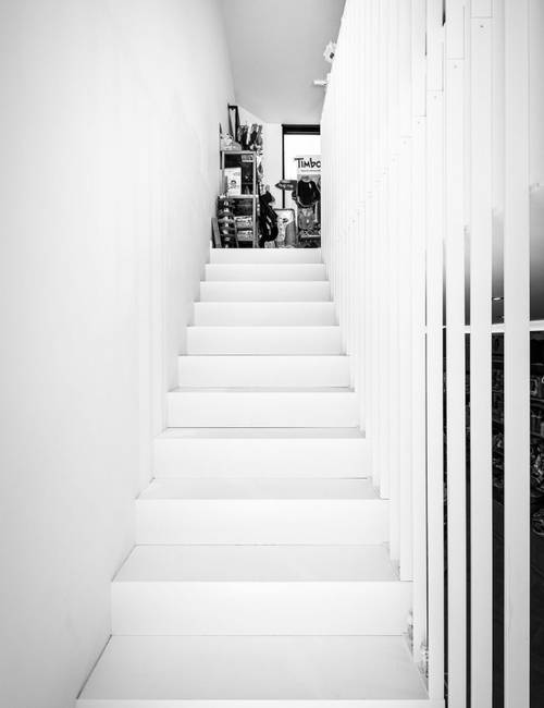 Liquidfloors Mellow pu gietvloer trap in winkelruimte Oostende