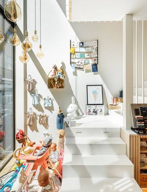 Liquidfloors Mellow pu gietvloer trap in winkelruimte Oostende