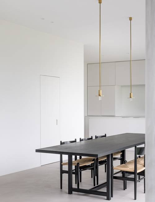 dining room with Socrete floor