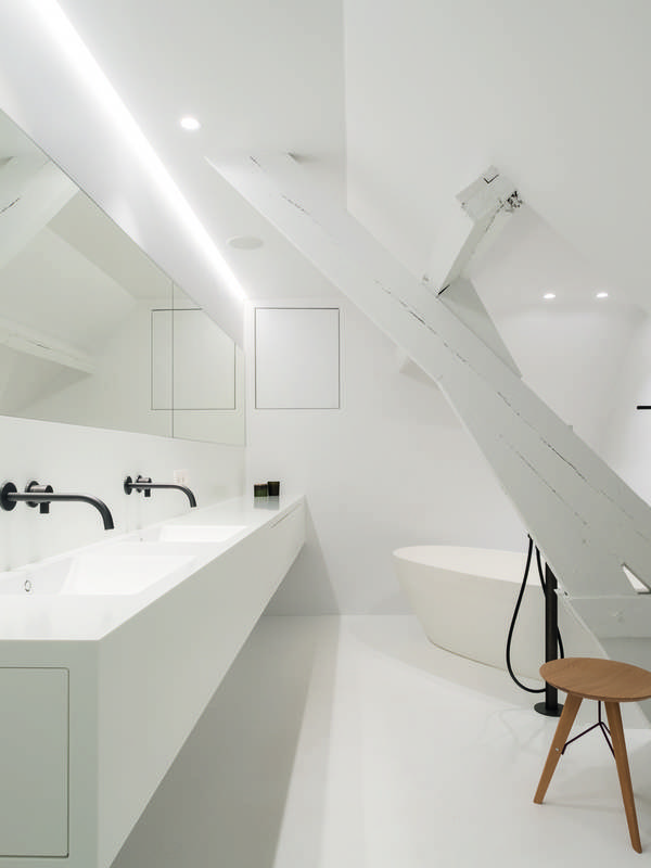 Badkamer wit rust zen gietvloer 1