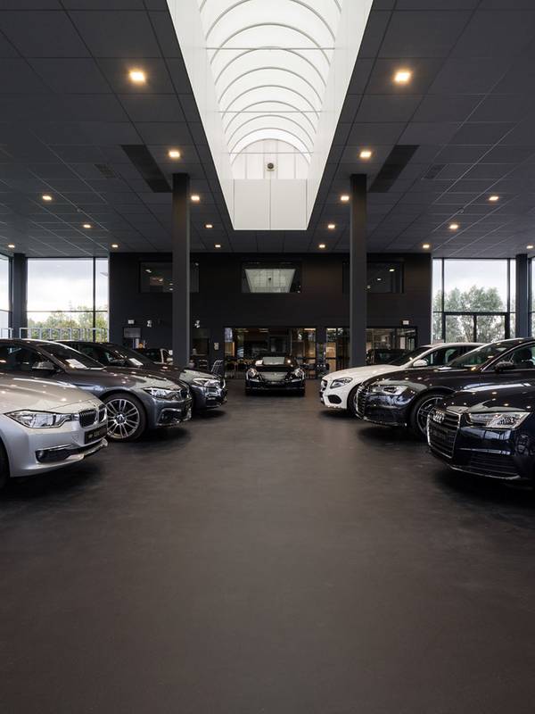 gietvloeren showroom garage endur cars