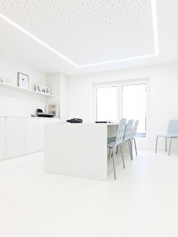 white hygienic cast floor price floor practice Kortrijk interior design - Liquidfloors cast floors