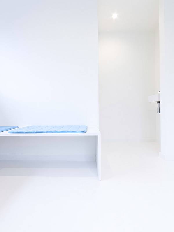 white hygienic cast floor price floor practice Kortrijk interior design - Liquidfloors cast floors