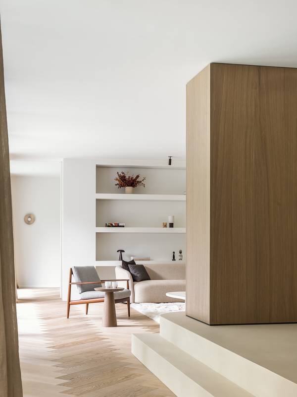 Socrete cast floor on stairs in HB Residence by Studio Leeman